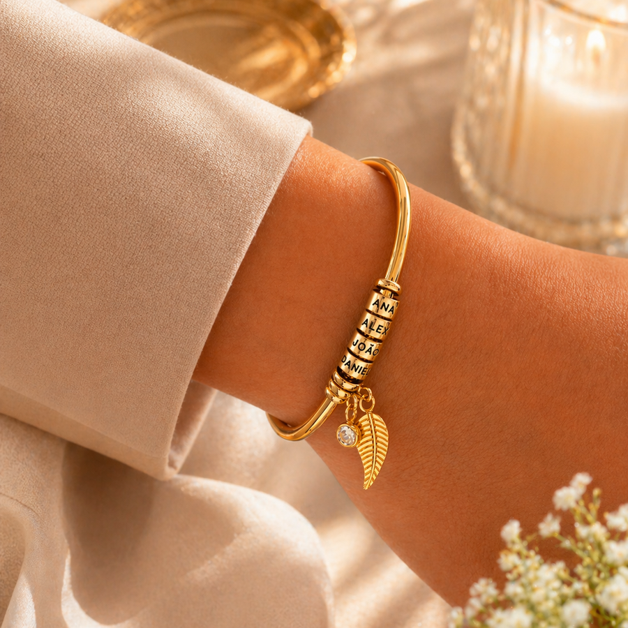 Personalized family bracelet with engraved name beads