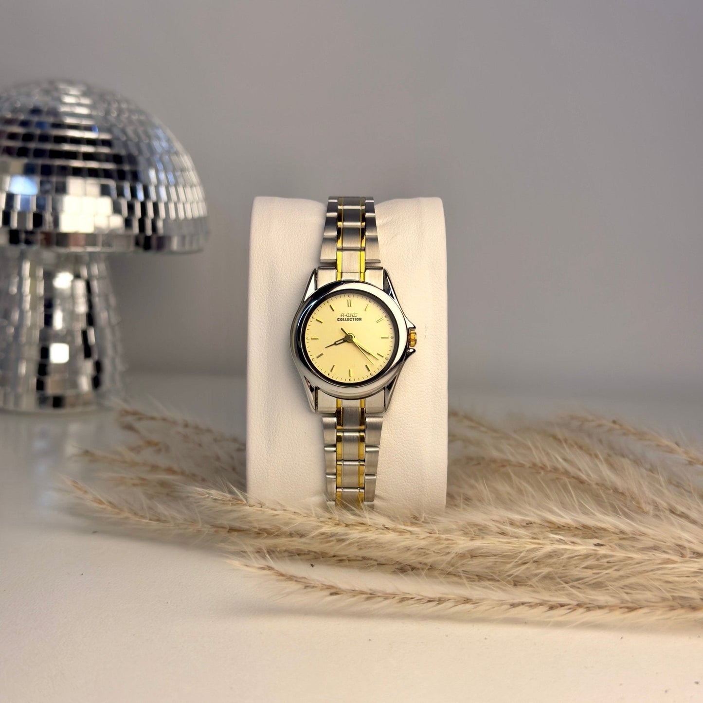 Luminous Pins ساعة for Slim Wrists