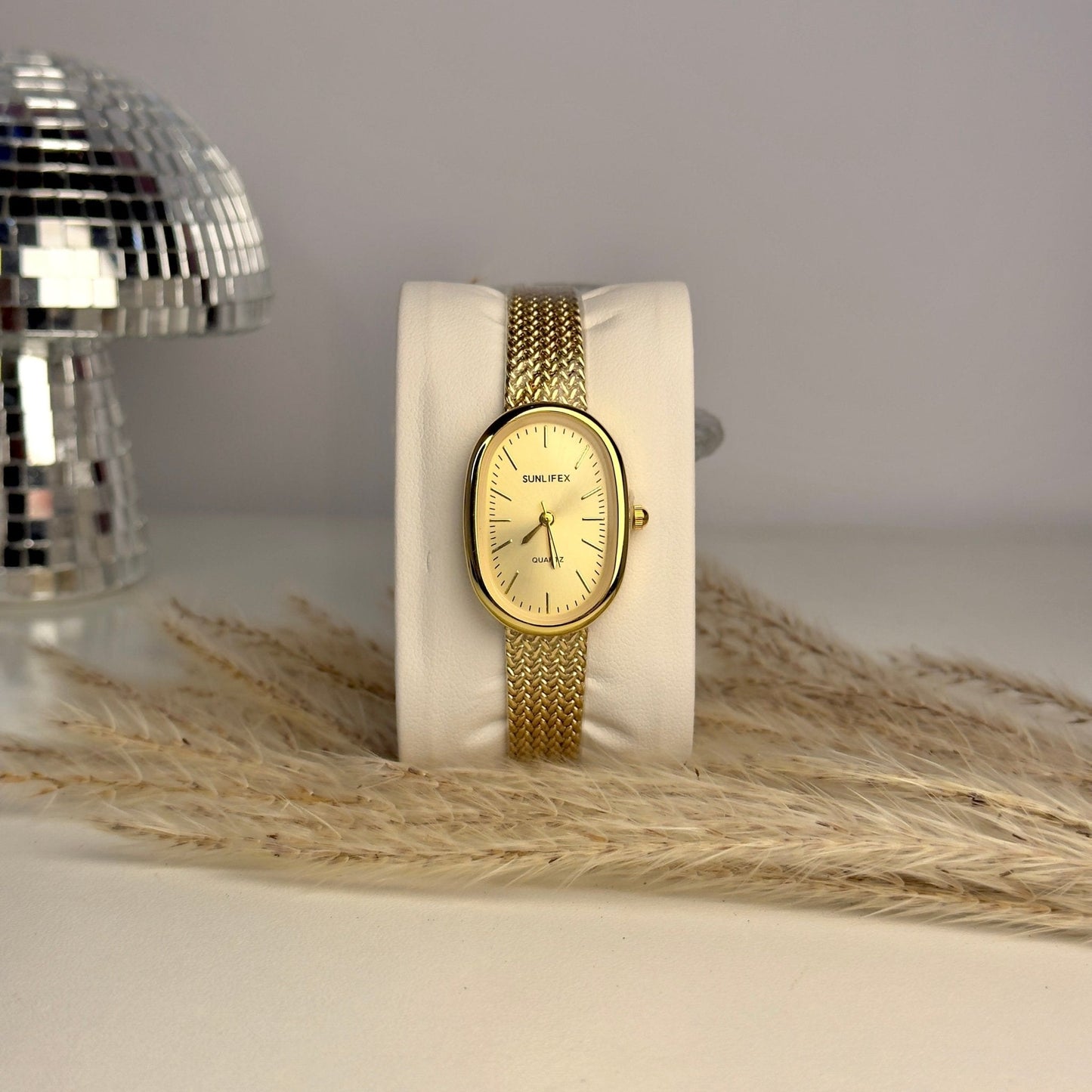 Oval Golden Dial Ur for Her