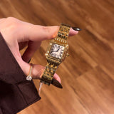 Elisse Uhr