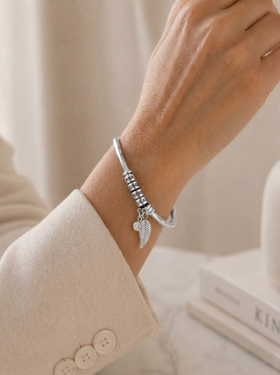 Silver personalized family bracelet with engraved names